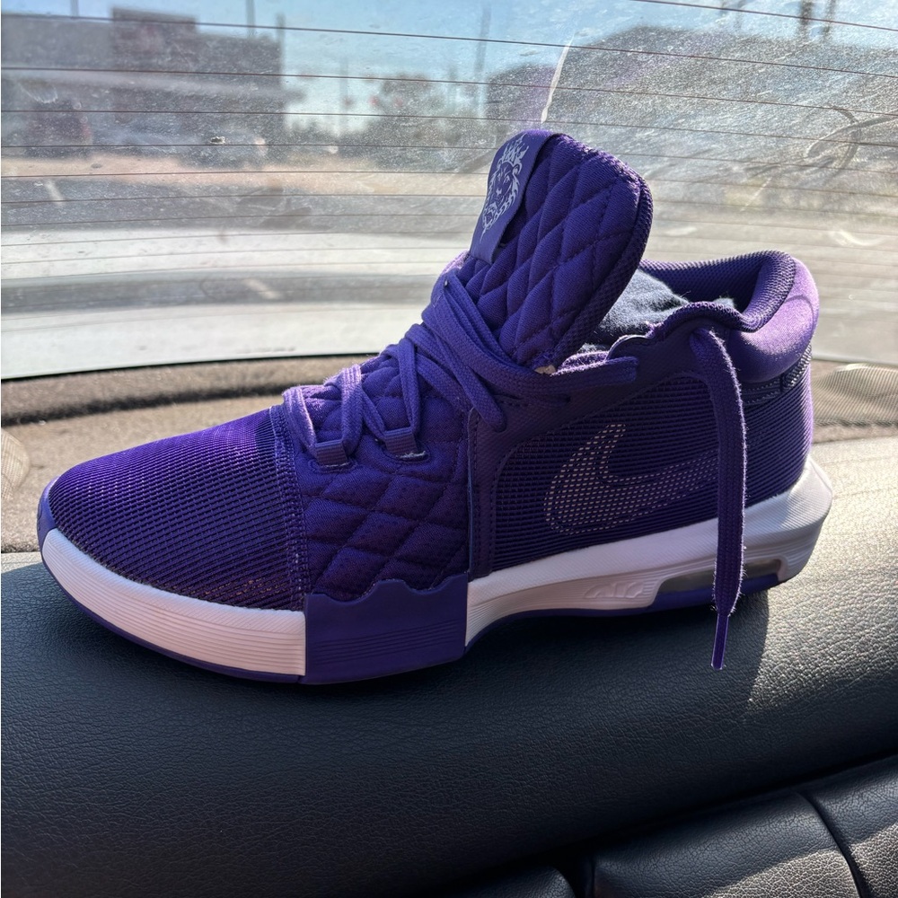 Nike LeBron Witness 8 Men's Basketball Shoes - Size 12 (EU 46) - Purple Color